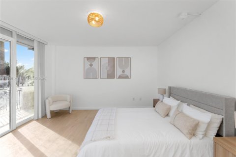 Condo in Miami, Florida, 1 bedroom  № 2003350 - photo 15