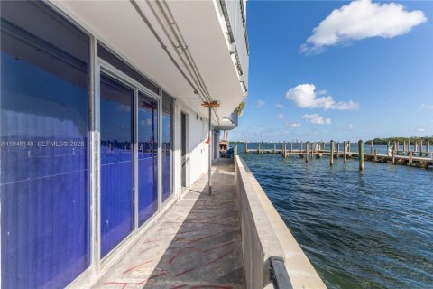 Condo in Miami, Florida, 1 bedroom  № 2003350 - photo 24