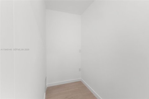 Condo in Miami, Florida, 1 bedroom  № 2003350 - photo 22