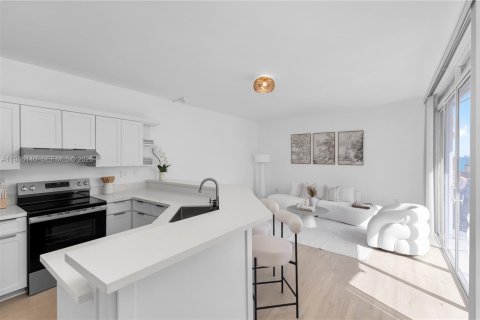 Condo in Miami, Florida, 1 bedroom  № 2003350 - photo 6