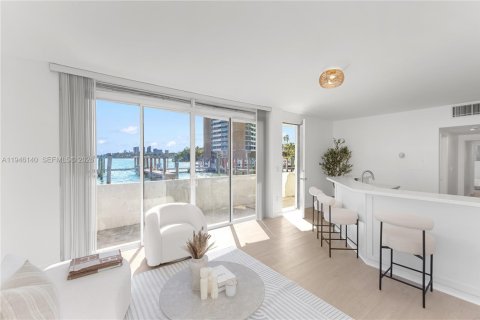 Condo in Miami, Florida, 1 bedroom  № 2003350