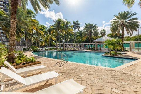 Condo in Miami, Florida, 1 bedroom  № 2003350 - photo 26