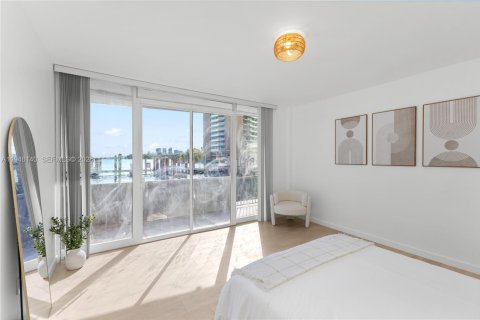 Condo in Miami, Florida, 1 bedroom  № 2003350 - photo 14