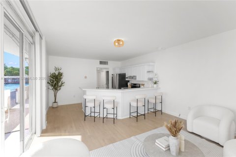 Condo in Miami, Florida, 1 bedroom  № 2003350 - photo 4