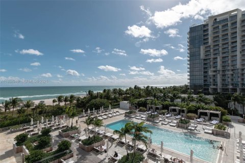 Condo in Miami Beach, Florida, 2 bedrooms  № 2052765 - photo 11
