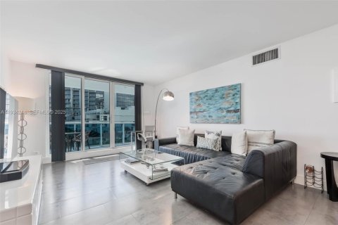 Condo in Miami Beach, Florida, 2 bedrooms  № 2052765 - photo 4