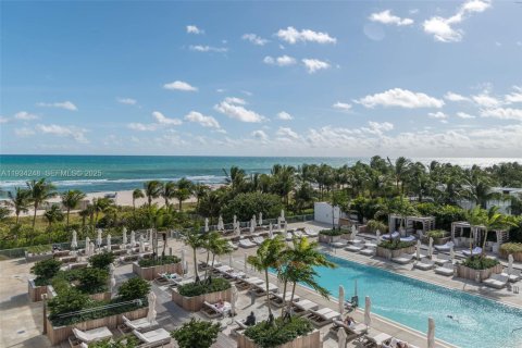 Condo in Miami Beach, Florida, 2 bedrooms  № 2052765 - photo 19