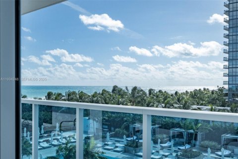 Condo in Miami Beach, Florida, 2 bedrooms  № 2052765 - photo 25