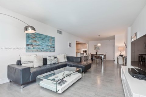 Condo in Miami Beach, Florida, 2 bedrooms  № 2052765 - photo 5