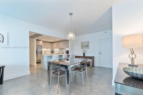 Condo in Miami Beach, Florida, 2 bedrooms  № 2052765 - photo 9