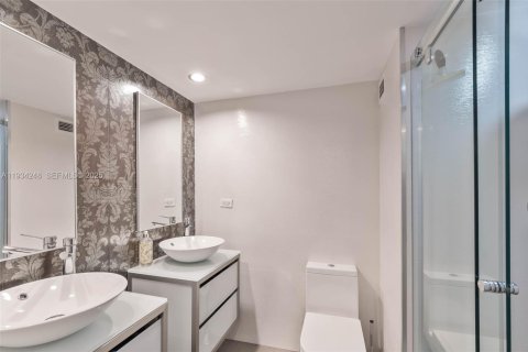Condo in Miami Beach, Florida, 2 bedrooms  № 2052765 - photo 22