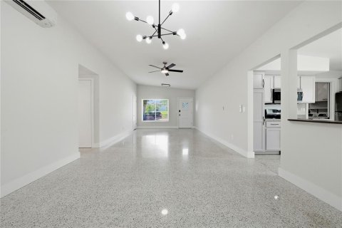 Купить виллу или дом в Ларго, Флорида 8 комнат, 103.31м2, № 2152290 - фото 9