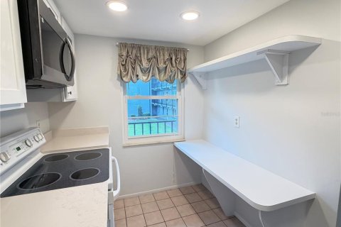 Condo in Winter Haven, Florida, 3 bedrooms  № 2222604 - photo 3