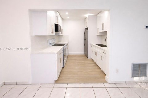 Townhouse in Miami, Florida 3 bedrooms, 94.3 sq.m. № 2042710 - photo 2