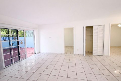 Townhouse in Miami, Florida 3 bedrooms, 94.3 sq.m. № 2042710 - photo 3