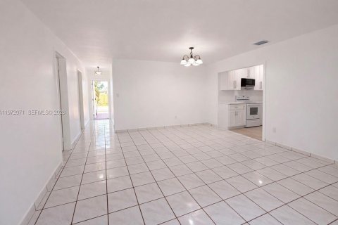 Townhouse in Miami, Florida 3 bedrooms, 94.3 sq.m. № 2042710 - photo 4