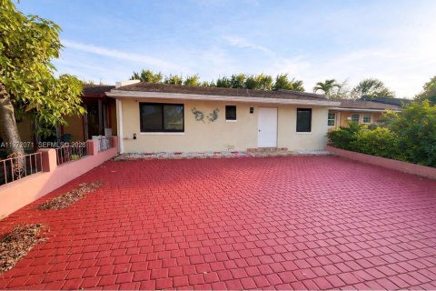 Townhouse in Miami, Florida 3 bedrooms, 94.3 sq.m. № 2042710