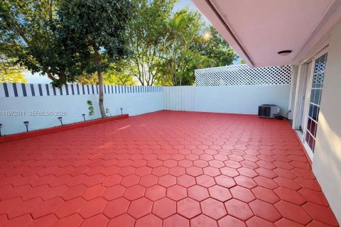 Townhouse in Miami, Florida 3 bedrooms, 94.3 sq.m. № 2042710 - photo 6