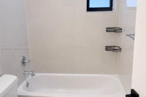 Townhouse in Miami, Florida 3 bedrooms, 94.3 sq.m. № 2042710 - photo 5