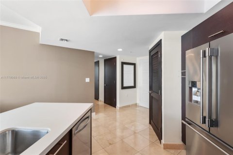 Condo in Sunny Isles Beach, Florida, 3 bedrooms  № 1868491 - photo 25