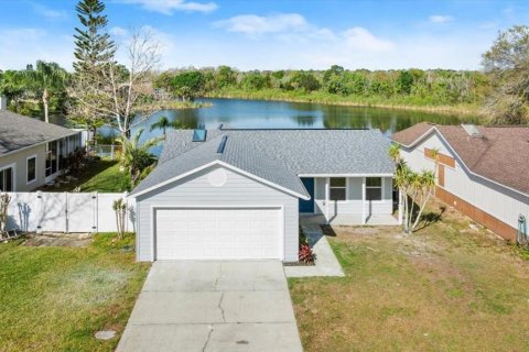 House in Port Orange, Florida 3 bedrooms, 109.44 sq.m. № 1578297 - photo 1