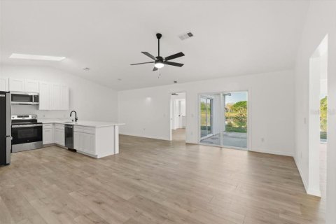 House in Port Orange, Florida 3 bedrooms, 109.44 sq.m. № 1578297 - photo 4