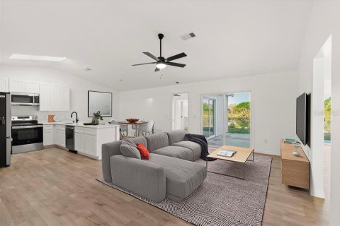 House in Port Orange, Florida 3 bedrooms, 109.44 sq.m. № 1578297 - photo 3
