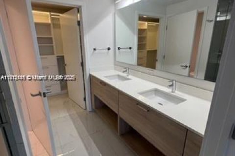 Condominio en venta en North Miami Beach, Florida, 1 dormitorio, 87.05 m2 № 2077064 - foto 12