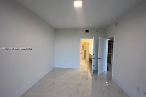 Condominio en venta en North Miami Beach, Florida, 1 dormitorio, 87.05 m2 № 2077064 - foto 10