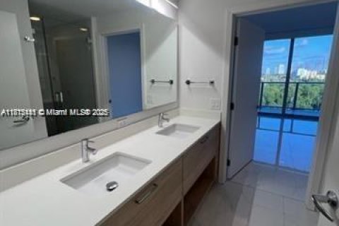 Condominio en venta en North Miami Beach, Florida, 1 dormitorio, 87.05 m2 № 2077064 - foto 11