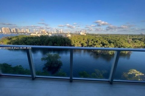 Condominio en venta en North Miami Beach, Florida, 1 dormitorio, 87.05 m2 № 2077064 - foto 2