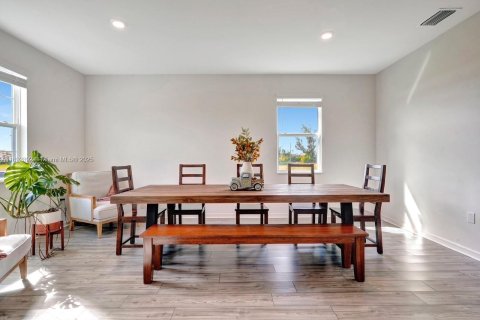 Casa en venta en Cape Coral, Florida, 4 dormitorios, 172.15 m2 № 1945816 - foto 8