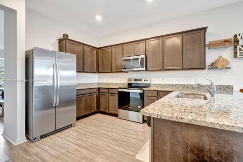 Casa en venta en Cape Coral, Florida, 4 dormitorios, 172.15 m2 № 1945816 - foto 11