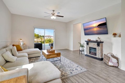 Casa en venta en Cape Coral, Florida, 4 dormitorios, 172.15 m2 № 1945816 - foto 16
