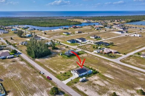 Casa en venta en Cape Coral, Florida, 4 dormitorios, 172.15 m2 № 1945816 - foto 5