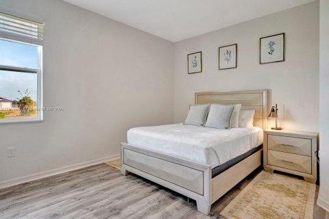 Casa en venta en Cape Coral, Florida, 4 dormitorios, 172.15 m2 № 1945816 - foto 18