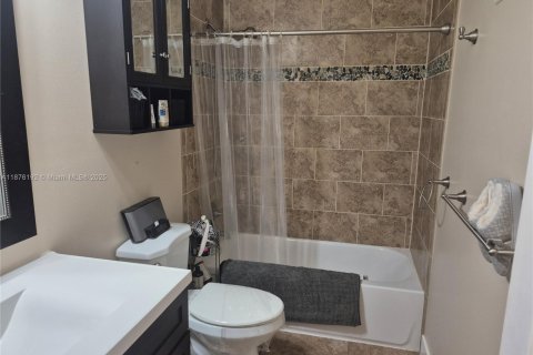 Copropriété à louer à Fort Lauderdale, Floride: 2 chambres, 87.33 m2 № 1981974 - photo 9