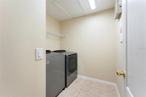 House in Orlando, Florida 4 bedrooms, 263.19 sq.m. № 1548123 - photo 5