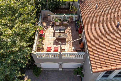 House in Doral, Florida 4 bedrooms, 210.61 sq.m. № 1996615 - photo 6