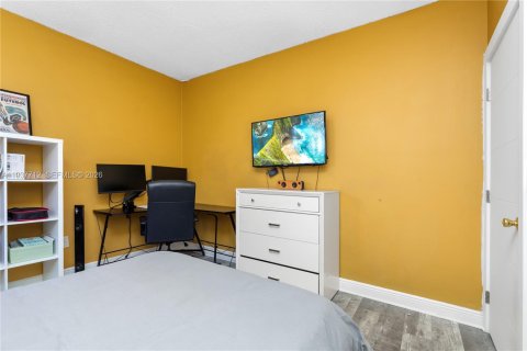 House in Doral, Florida 4 bedrooms, 210.61 sq.m. № 1996615 - photo 30