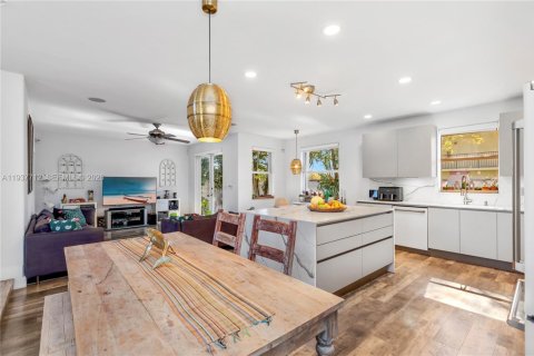 House in Doral, Florida 4 bedrooms, 210.61 sq.m. № 1996615 - photo 18