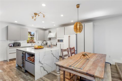 House in Doral, Florida 4 bedrooms, 210.61 sq.m. № 1996615 - photo 14