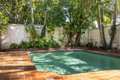 House in Doral, Florida 4 bedrooms, 210.61 sq.m. № 1996615 - photo 7