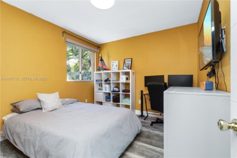 House in Doral, Florida 4 bedrooms, 210.61 sq.m. № 1996615 - photo 29