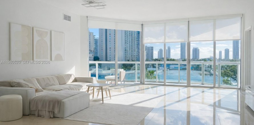 Condo à Aventura, Floride, 2 chambres  № 2044180