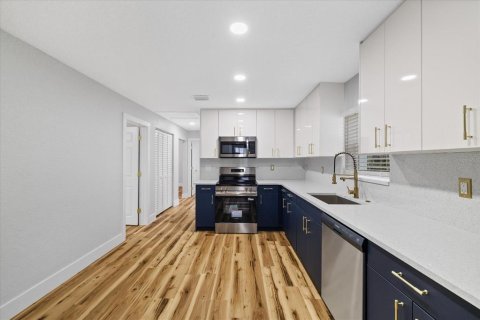Villa ou maison à vendre à Tampa, Floride: 2 chambres, 93.46 m2 № 2414059 - photo 18