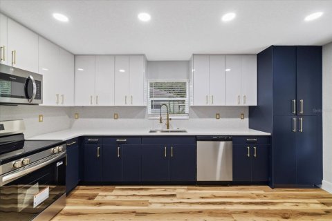 Villa ou maison à vendre à Tampa, Floride: 2 chambres, 93.46 m2 № 2414059 - photo 16