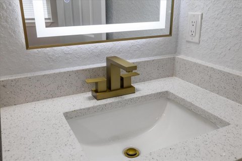 Villa ou maison à vendre à Tampa, Floride: 2 chambres, 93.46 m2 № 2414059 - photo 23