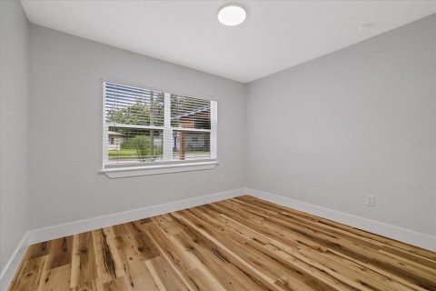 Villa ou maison à vendre à Tampa, Floride: 2 chambres, 93.46 m2 № 2414059 - photo 11