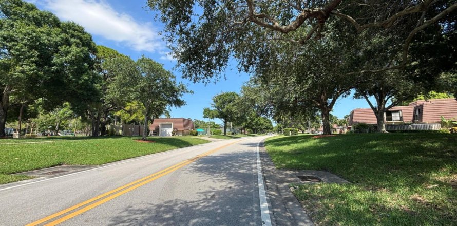 Adosado en Palm Beach Gardens, Florida 2 dormitorios, 148.27 m2 № 1187275